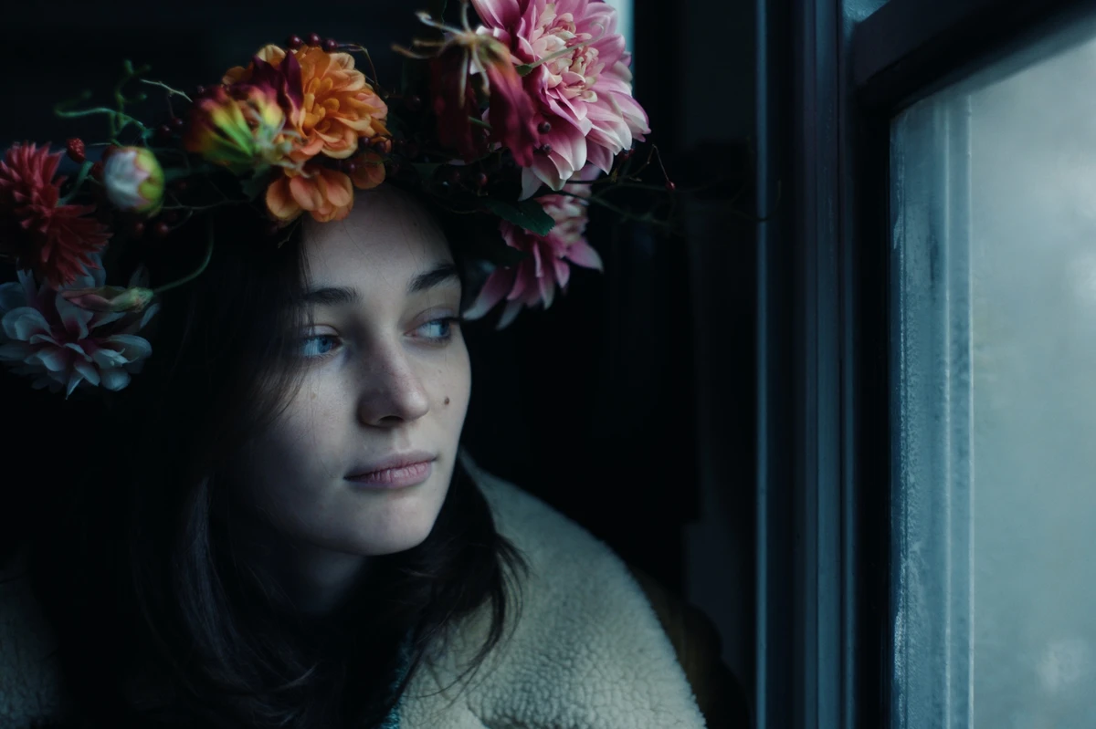 『OXANA／裸の革命家・オクサナ』Photo 1 © 2024 - Rectangle Productions - 2.4.7. Films - Hero Squared - France 3 Cinéma - Tabor Ltd.JPG